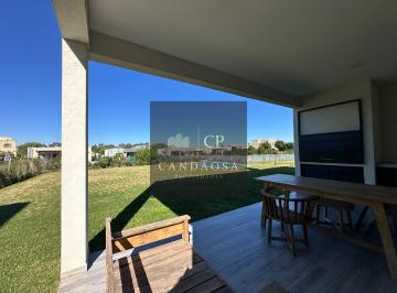 Casa · 160m² · 4 Ambientes · 3 Cocheras · Gs Casa Venta Una Planta B. San Ramiro