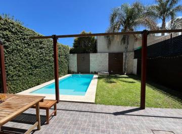 PH de 4 ambientes, Villa Devoto · PH Tipo Casa de Categoría en Villa Devoto con Fondo Parquizado y Pileta