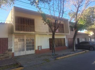 Casa · 241m² · 5 Ambientes · 2 Cocheras · Casa en Venta, Gran Oportunidad