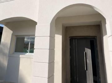 Casa · 165m² · 5 Ambientes · 3 Cocheras · Casa a Estrenar Frente a Laguna en San Ramón – Pilar del Este | 3 Dorm. | Una Planta