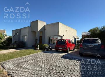 Casa · 150m² · 4 Ambientes · 2 Cocheras · Hermosa Casa en Los Talas Apto Credito