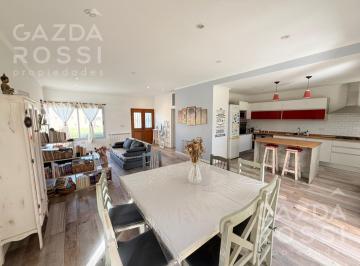 Casa · 150m² · 4 Ambientes · 2 Cocheras · Hermosa Casa en Los Talas Apto Credito