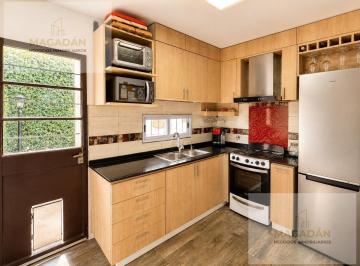 Casa · 56m² · 3 Ambientes · 1 Cochera · Venta - Casa de 3 Ambientes en Villa Luzuriaga - Apto Crédito - Acepta Permuta