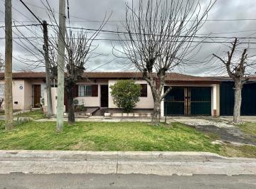 Casa · 130m² · 4 Ambientes · 1 Cochera · Casa en Venta. 2 Dorm.. Galería. Cochera. Patio con Parilla. Campana