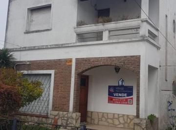 Casa · 200m² · 4 Ambientes · 1 Cochera · Casa en Caseros