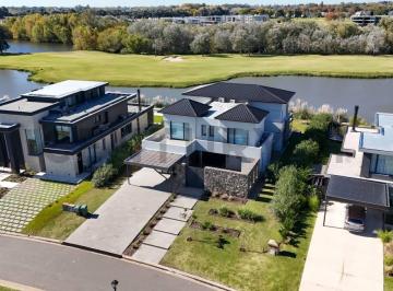 Casa · 557m² · 7 Ambientes · 4 Cocheras · Casa en Alquiler en La Calesa, Pilará — Vista Al Lago y Golf