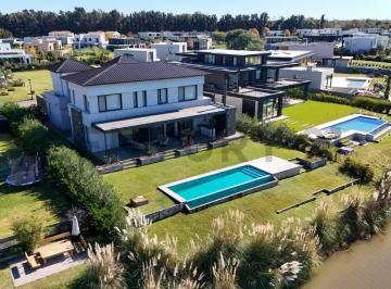 Casa · 557m² · 7 Ambientes · 4 Cocheras · Casa en Alquiler en La Calesa, Pilará — Vista Al Lago y Golf