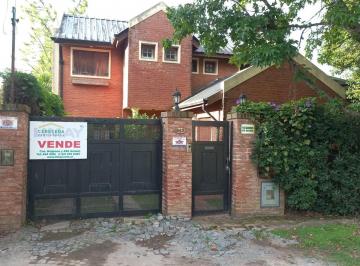Casa · 214m² · 4 Ambientes · 2 Cocheras · Casa Venta en City Bell