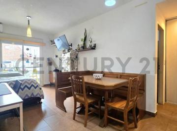 Departamento · 31m² · 1 Ambiente · Venta Monoambiente con Gran Patio y Balcón Al Frente en Santos Lugares