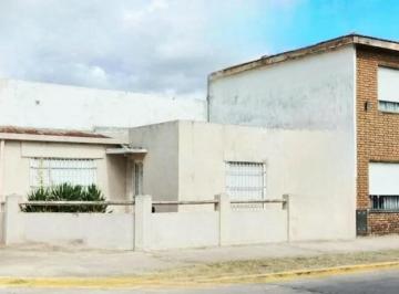 Casa · 216m² · 4 Ambientes · 5 Cocheras · Casa Multifamiliar en Venta