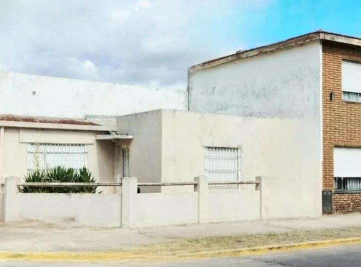 Casa · 216m² · 4 Ambientes · 5 Cocheras