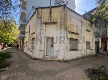 Casa · 100m² · Lote con Casa a Refaccionar o Demoler en La Plata