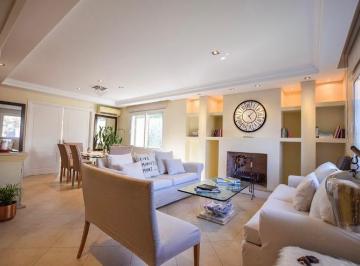 Casa · 251m² · 4 Dormitorios · 1 Cochera · Casa en Alquiler en Los Sauces, Nordelta, Tigre