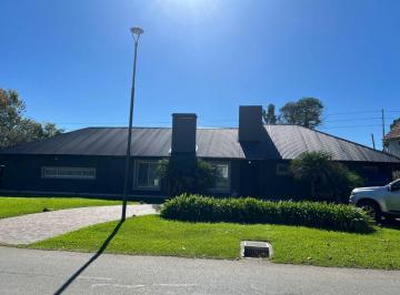 Casa de 7 ambientes, Berazategui · Club El Carmen - Moderna Actualizada 5 Dorm C/pileta