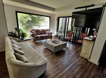 Casa · 218m² · 6 Ambientes · 3 Cocheras · Venta Casa Muy Luminosa en Country Club El Sosiego