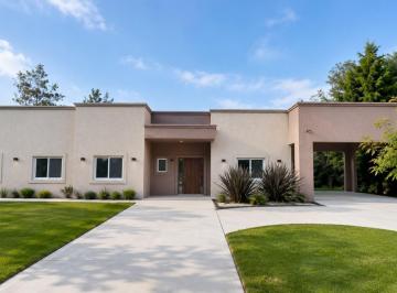Casa · 200m² · 4 Ambientes · 1 Cochera · Casa en Venta en Casuarinas del Pilar, Zelaya, Pilar