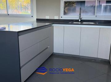 Casa · 201m² · 4 Ambientes · 4 Cocheras · Casa a La Venta en Barrio Privado Astorga, La Reja
