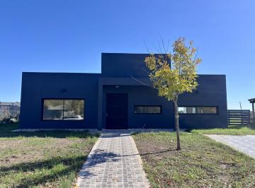 Casa · 230m² · 4 Ambientes · Venta Casa San Sebastian Area 12