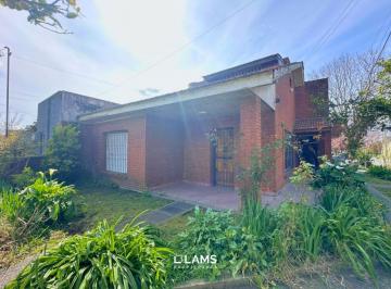 Casa · 140m² · 4 Ambientes · 1 Cochera · Venta - Casa 4 Ambientes - Zona Los Pinares