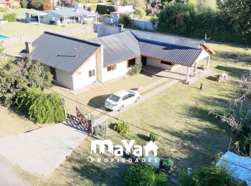Casa · 180m² · 4 Ambientes · 1 Cochera · Casa en Venta - Barrio Santa Maria Escobar