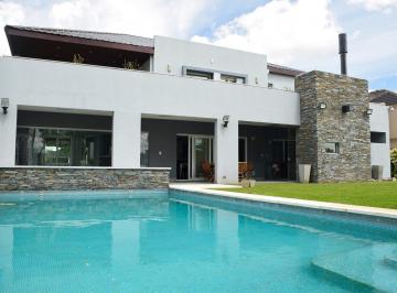 Casa · 460m² · 6 Ambientes · 4 Cocheras · Exclusiva Casa en Terravista con Vista a La Laguna