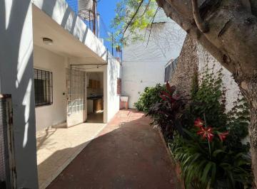 Casa · 61ha · 3 Ambientes · Casa Apta Credito de Pasillo Unico - Venta
