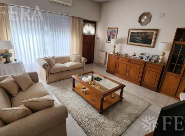 Casa · 100m² · 3 Ambientes · 1 Cochera · Venta Casa de 4 Ambientes con Cochera y Jardín en Ezpeleta