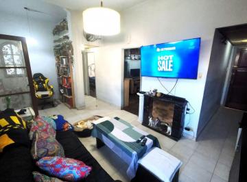 PH de 3 ambientes, Flores · PH 3 Amb de 60 m² Aprox. con Cocina Indep, Muy Funcional Sobre Av, 1roxesc