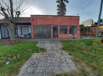 Casa · 90ha · 4 Ambientes · Casa en Venta Ubicado en Quilmes Oeste, Quilmes, G. B. a. Zona Sur