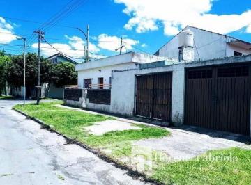 Casa · 116ha · 4 Ambientes · 1 Cochera · Casa en Venta Ubicado en Quilmes, G. B. a. Zona Sur, Argentina