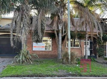 Casa · 170m² · 4 Ambientes · 1 Cochera · Casa en Venta en Platanos