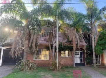 Casa · 170m² · 4 Ambientes · 1 Cochera · Casa en Venta en Platanos
