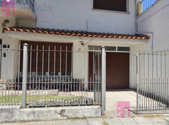 Casa · 180m² · 5 Ambientes · 2 Cocheras