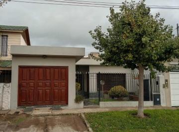 Casa · 120m² · 3 Ambientes · 1 Cochera · Casa en Venta en Quilmes Oeste