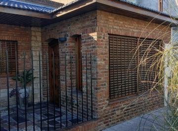 Casa · 95m² · 4 Ambientes · 1 Cochera · Casa en Venta en Quilmes Oeste