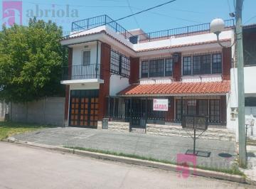 Casa · 380m² · 7 Ambientes · 2 Cocheras · Casa en Venta en Quilmes Oeste