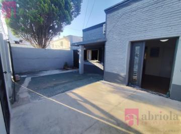 Casa · 250m² · 5 Ambientes · 2 Cocheras · Casa 2 Familias en Venta en Sarandi Este