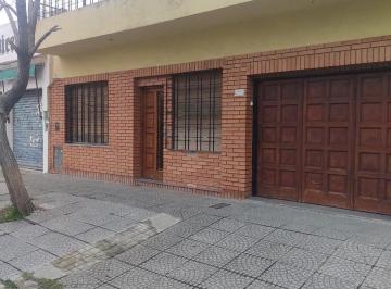 Casa · 120m² · 4 Ambientes · 1 Cochera · Casa en Quilmes Oeste