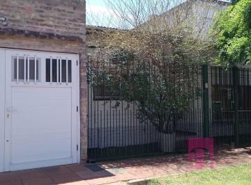 Casa · 130m² · 4 Ambientes · 2 Cocheras · Casa en Quilmes