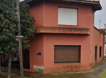 Casa · 110m² · 4 Ambientes · 1 Cochera · Casa en Quilmes Oeste