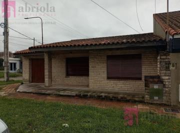 Casa · 100m² · 3 Ambientes · 1 Cochera · Casa en Alquiler en Quilmes Oeste