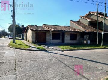 Casa · 110m² · 3 Ambientes · 1 Cochera · Casa en Alquiler en Quilmes Oeste