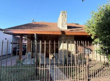 Casa · 205m² · 4 Ambientes · 3 Cocheras · Casa en Quilmes Oeste