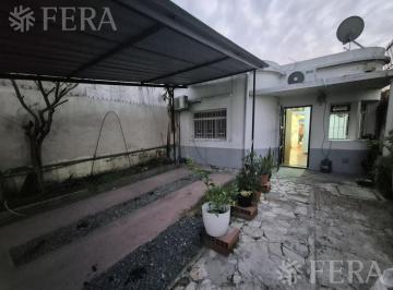 Casa · 73m² · 4 Ambientes · 1 Cochera · Venta Casa 4 Ambientes con Cochera en Bernal Oeste