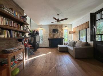 Casa · 132m² · 5 Ambientes · 1 Cochera · Venta Casa Tres Dorm. en Country Club Logaritmo