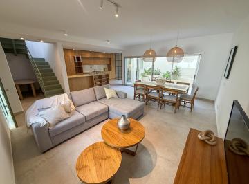 Casa · 144m² · 6 Ambientes · Venta Casa Única de Pasillo de 2 Plantas con 3 Dorm., Patio y Pileta