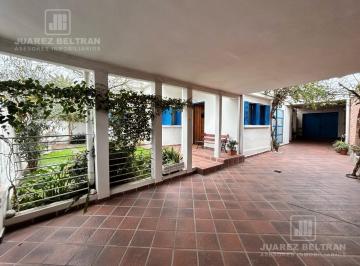 Casa · 219m² · 4 Dormitorios · 3 Cocheras · Casa en Bajo Palermo. Javier López 1719. Luminosa