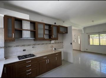 PH · 120m² · 4 Ambientes · 2 Cocheras · Excelente Propiedad en El Barrio de Punta Chica, con Patio Jardín, Parrilla y Cochera Para Dos Autos