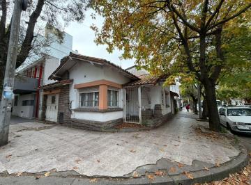 Casa · 68m² · 3 Ambientes · 1 Cochera · Casa en Chauvin