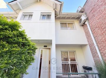 Casa · 110m² · 4 Ambientes · 1 Cochera · Casa en Castelar Norte